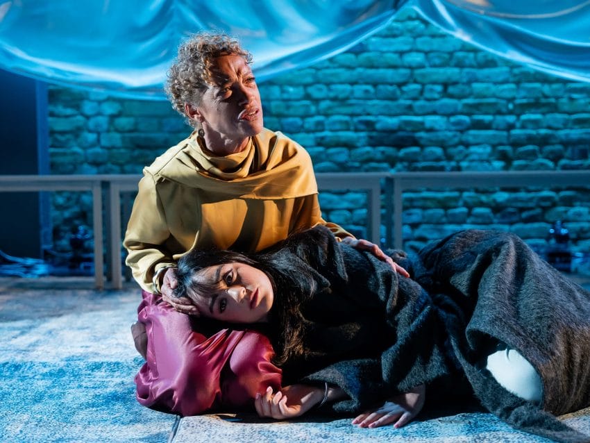 Indra Ové and Mithra Malek (c) Ikin Yum