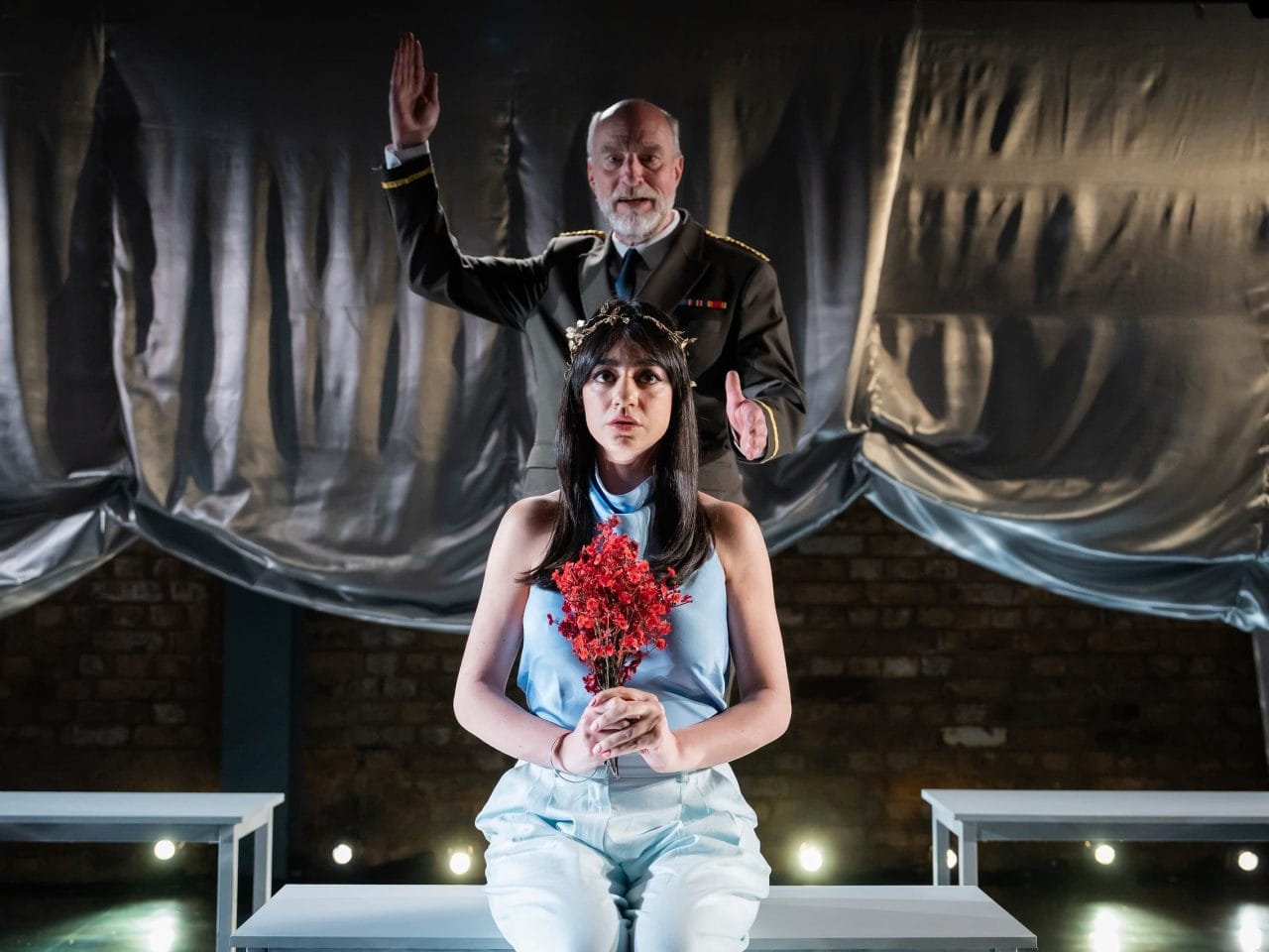 Simon Kunz and Mithra Malek (c) Ikin Yum