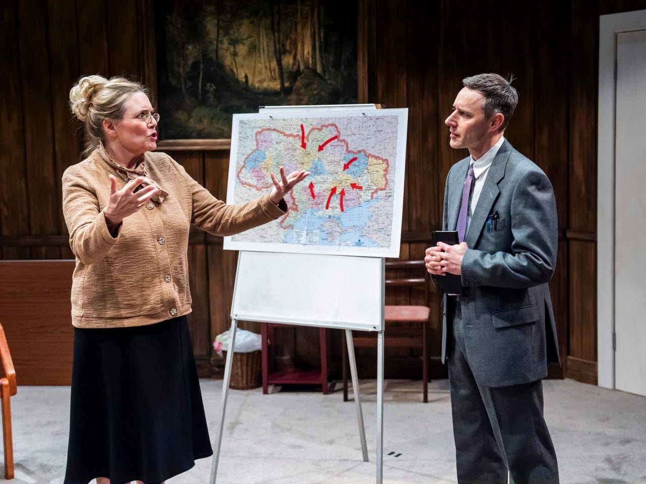 Sally Giles and Ian Bonar in Five Day War (c) Tristram Kenton